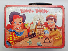 Load image into Gallery viewer, VINTAGE 1955 "HOWDY DOODY" METAL LUNCH BOX--TV SHOW