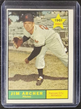 Load image into Gallery viewer, 1961 Topps Jim Archer Baseball Card #552