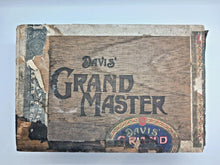 Load image into Gallery viewer, Vintage Davis' Grade Master Cigar Box by S.Davis & Sons Ltd, Montreal