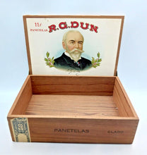 Load image into Gallery viewer, R. G. Dun 11 Cents Panetelas Claro Factory No. 34 Cigar Box