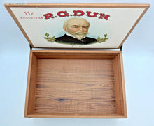 Load image into Gallery viewer, R. G. Dun 11 Cents Panetelas Claro Factory No. 34 Cigar Box