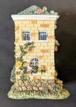 Load image into Gallery viewer, K's Collection Decorative House Miniature