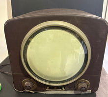 Load image into Gallery viewer, Vintage 1949 Raytheon M-1106 "Porthole" Style Television