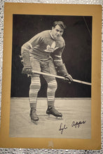 Load image into Gallery viewer, Lot of 5 Vintage 1934-44 Beehive Group 1 Toronto Maple Leafs Hockey Photos