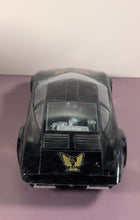 Load image into Gallery viewer, Lindberg Corvette 85 GM's Mid-Engine Experimental Car Snap Fit 1/18 Kit