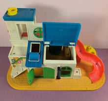 Load image into Gallery viewer, Vintage 1976 Fisher-Price Little People Sesame Street Clubhouse #937 Playset