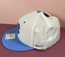 Load image into Gallery viewer, Nike UNC Tar Heels True Dri-Fit Fitted Hat Cap White/Blue Size 7 3/4