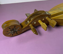 Load image into Gallery viewer, Vintage Bill Davis 5-String Mountain Dulcimer Walnut Fiddle Hourglass Shape