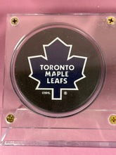 Load image into Gallery viewer, Nikolai Antropov Signed 2003 Topps Card #173 & Leafs Puck Display Case