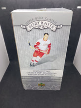 Load image into Gallery viewer, 2003-04 NHL Hockey Portraits Stanley Cup Champions Mini Bust Mario Lemieux