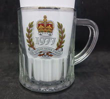 Load image into Gallery viewer, 1977 The Queen's Silver Jubilee Glass Mug