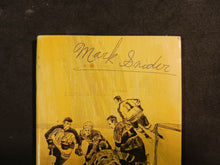 Load image into Gallery viewer, 1971 Chiquita Bananas Hockey Handbook Very Rare, Dave Keon, Henri Richard