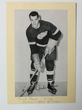 Load image into Gallery viewer, 1944-1963 Beehive Hockey Group II Gordie Howe Detroit Red Wings