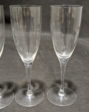 Load image into Gallery viewer, 4 Simple / Elegant Champagne Flute Glasses