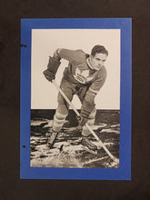 Load image into Gallery viewer, 1934-43 Group I Bill Thoms Toronto Maple Leafs Beehive