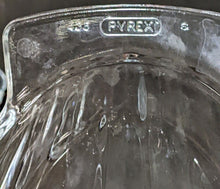 Load image into Gallery viewer, 5 Vintage PYREX Scallop Shell Baking Dishes