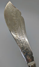 Load image into Gallery viewer, Rogers Silver Plate Unique Decorative Fish Carving & Serving Set