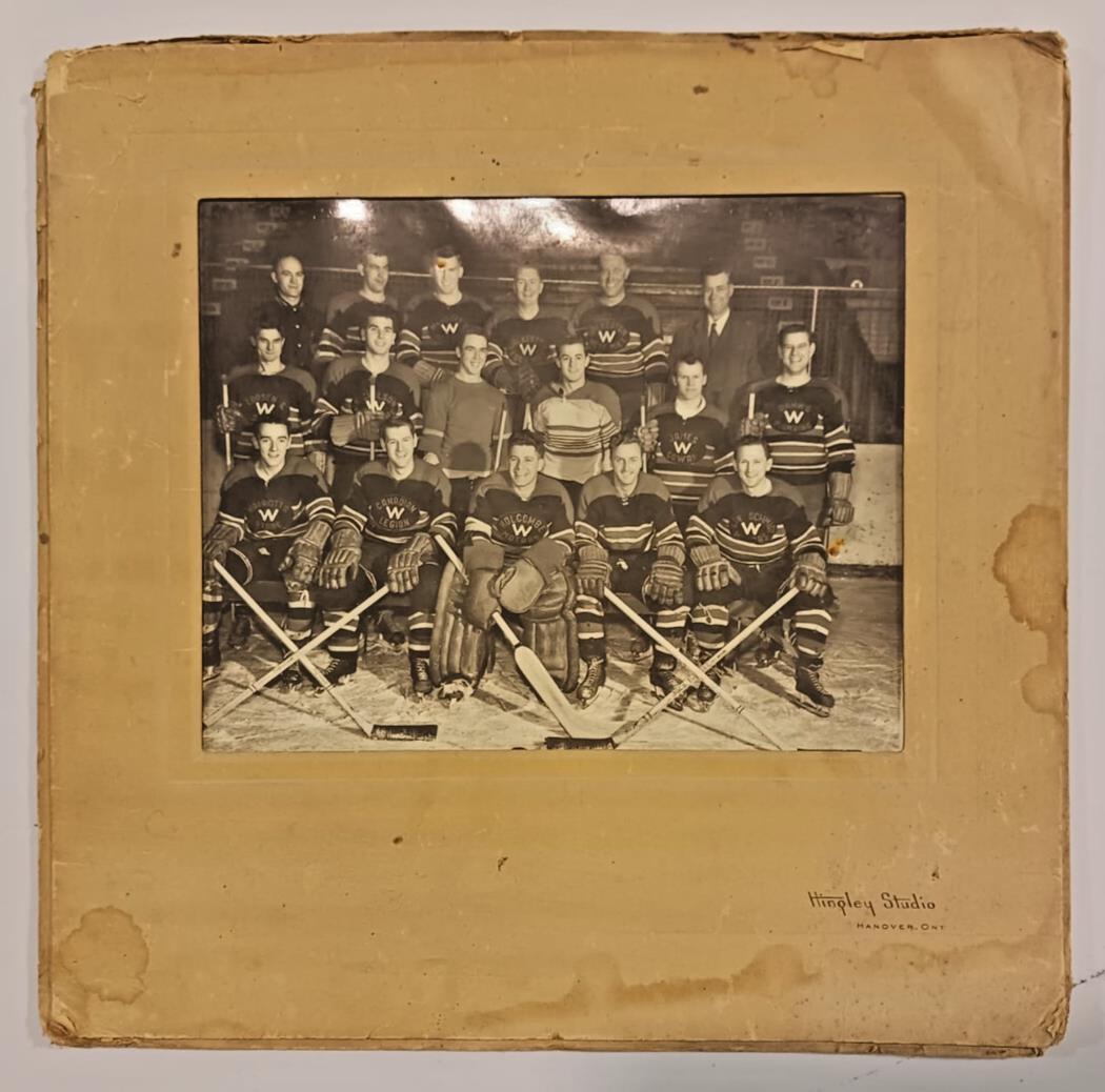 Vintage Hockey Team Cabinet Photo 13 1/2