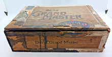 Load image into Gallery viewer, Vintage Davis&#39; Grade Master Cigar Box by S.Davis &amp; Sons Ltd, Montreal
