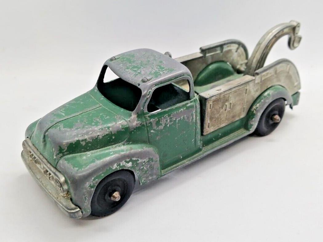 Vintage Hubley 1950’s Metal Wrecker Green Tow Truck 6 3/4