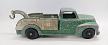 Load image into Gallery viewer, Vintage Hubley 1950’s Metal Wrecker Green Tow Truck 6 3/4&quot; Kiddie Toy # 452 USA
