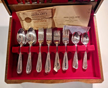 Load image into Gallery viewer, Oneida Silversmiths Fine Silver Plate Flatware Set with wood box (51 pieces)
