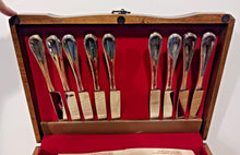 Load image into Gallery viewer, Oneida Silversmiths Fine Silver Plate Flatware Set with wood box (51 pieces)
