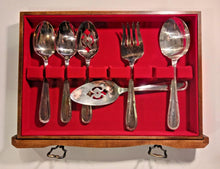 Load image into Gallery viewer, Oneida Silversmiths Fine Silver Plate Flatware Set with wood box (51 pieces)

