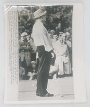 Load image into Gallery viewer, 1957 Sam Snead Golf AP Wirephoto 8&quot; x 10&quot;
