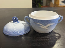 Load image into Gallery viewer, Vintage Bing &amp; Grondahl - Seagull Sugar Bowl - Made in Denmark (94)
