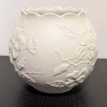 Load image into Gallery viewer, Vintage Kaiser Germany Porcelain White Scalloped Edge Vase/Bowl
