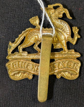 Load image into Gallery viewer, Royal  Berkshire Regiment Cap Badge

