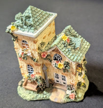Load image into Gallery viewer, K&#39;s Collection Decorative House Miniature
