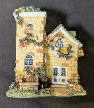 Load image into Gallery viewer, K&#39;s Collection Decorative House Miniature
