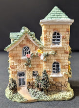 Load image into Gallery viewer, K&#39;s Collection Decorative House Miniature
