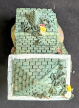 Load image into Gallery viewer, K&#39;s Collection Decorative House Miniature
