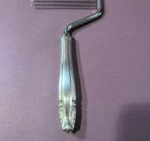 Load image into Gallery viewer, Wallace Stradivari Sterling Silver Handle Cake Breaker Comb Server
