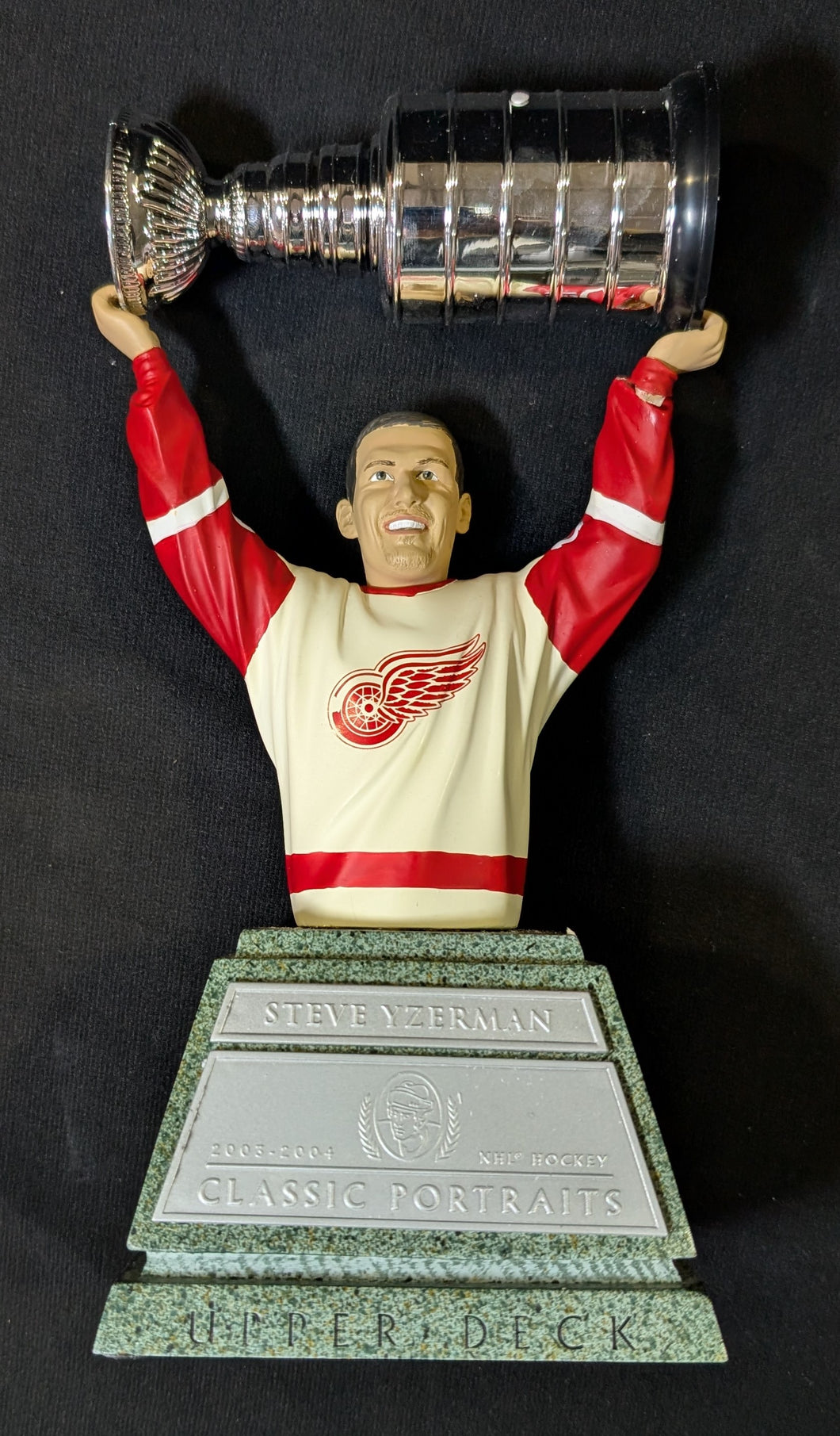 2003-04 NHL Hockey Portraits Stanley Cup Champions Mini Bust Steve Yzerman