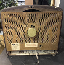 Load image into Gallery viewer, Vintage 1949 Raytheon M-1106 "Porthole" Style Television
