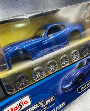Load image into Gallery viewer, Maisto Assembly Line 2013 SRT Viper GTS Die-Cast Model Kit 1:24 Scale Blue
