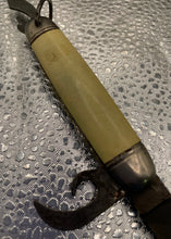 Load image into Gallery viewer, Vintage 1950s Walt Disney's Davy Crockett Fess Parker Camper Pocket Knife
