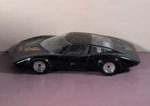 Load image into Gallery viewer, Lindberg Corvette 85 GM's Mid-Engine Experimental Car Snap Fit 1/18 Kit
