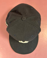 Load image into Gallery viewer, New Era 59FIFTY New York Yankees Cool Base On-Field Fitted Hat Size 7 3/4
