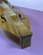 Load image into Gallery viewer, Vintage Bill Davis 5-String Mountain Dulcimer Walnut Fiddle Hourglass Shape
