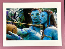 Load image into Gallery viewer, Sam Worthington Signed AVATAR Photo w/ Zoe Saldana as Jake Sully &amp; Neytiri
