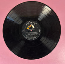 Load image into Gallery viewer, Elvis Presley - Something for Everybody (Vinyl LP, 1961, RCA Victor LSP-2370)
