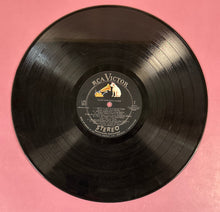 Load image into Gallery viewer, Elvis Presley - Elvis' Christmas Album Vinyl LP (1964, LPE-1951, Stereo)
