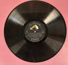 Load image into Gallery viewer, Elvis Presley - Elvis' Christmas Album Vinyl LP (1964, LPE-1951, Stereo)
