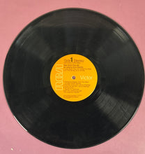 Load image into Gallery viewer, Elvis Presley - How Great Thou Art Vinyl LP Record (LSP-3758, Stereo, 1967)
