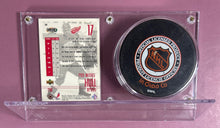 Load image into Gallery viewer, Autographed Brett Hull Detroit Red Wings Card &amp; Official Puck Display Case
